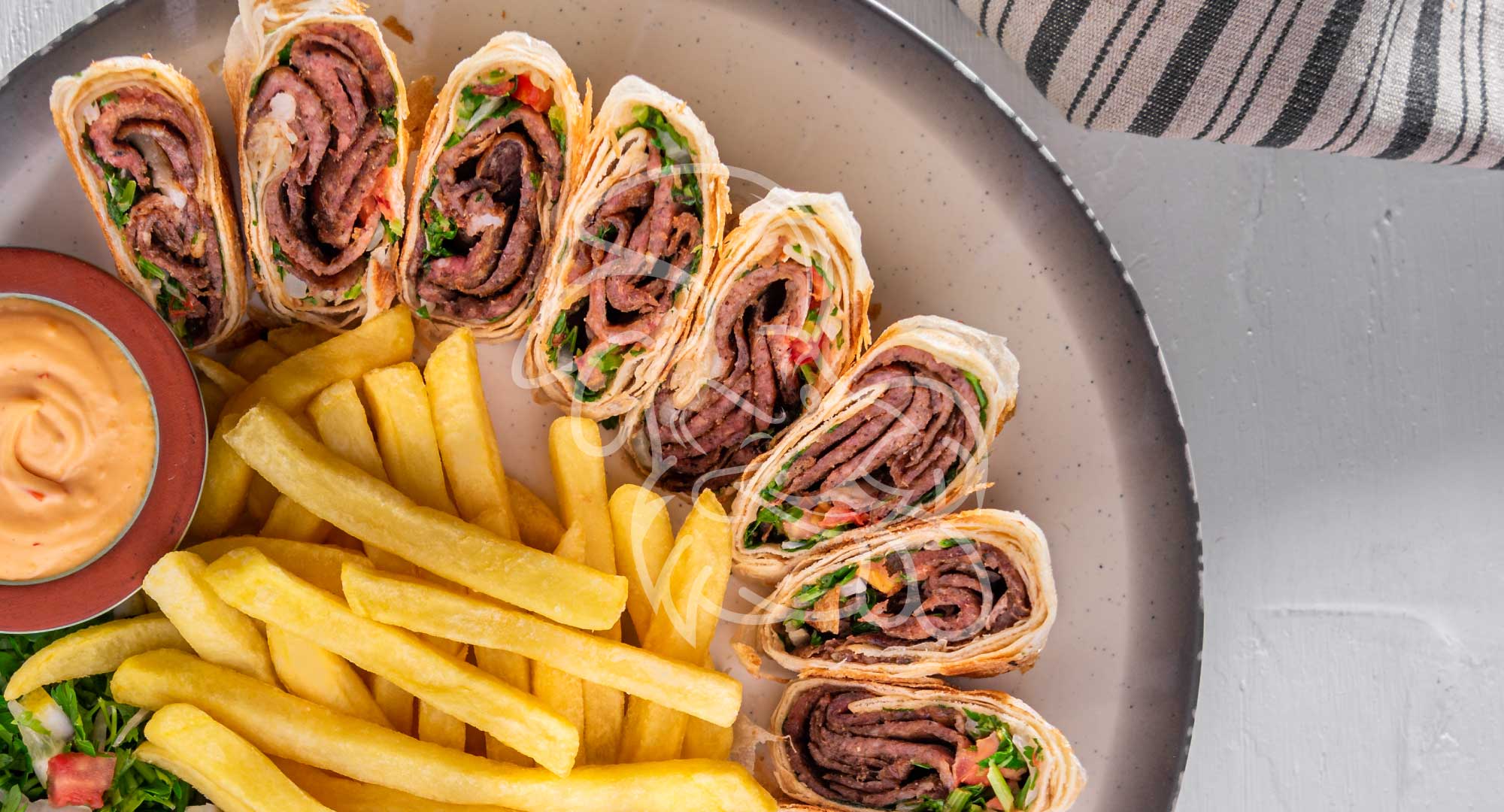 How Sharjah Residents Enjoy Arabic Shawarma?